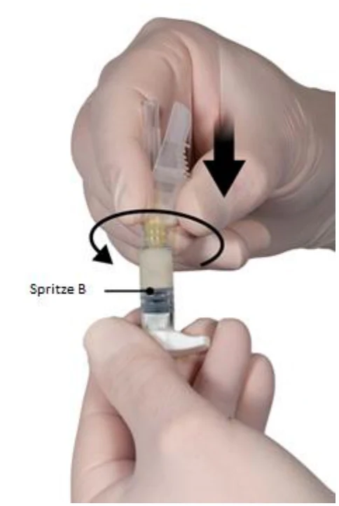 Ein Bild, das Person, haltend, drinnen, Hand enthält.
Automatisch generierte Beschreibung